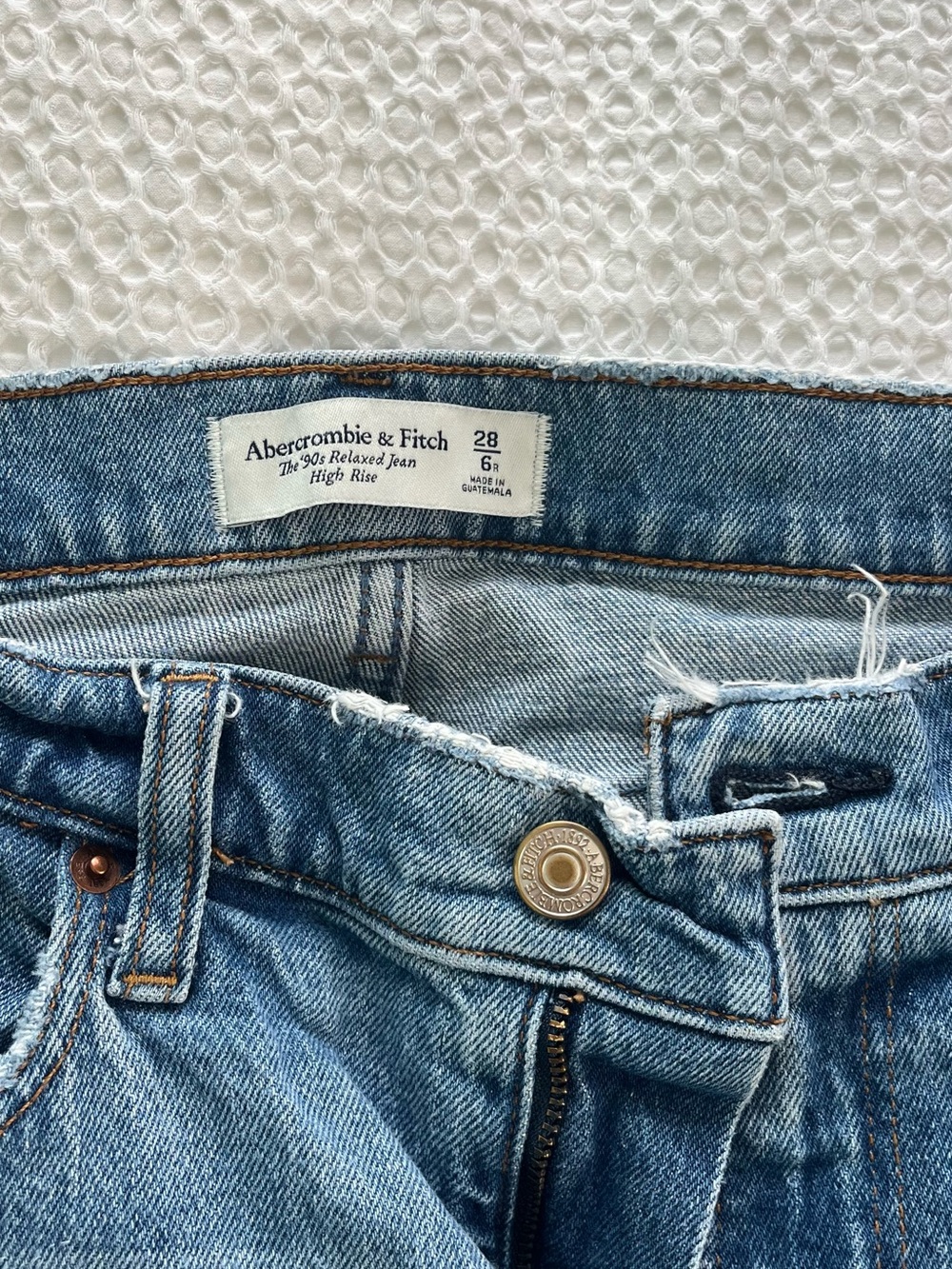 Abercrombie & Fitch 90s Relaxed Fit High Rise Jeans - Picture 3 of 4